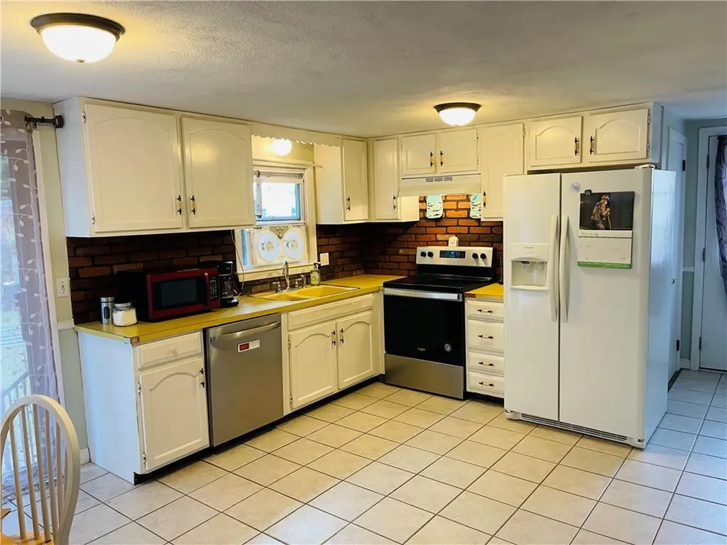 66 Collingwood Drive Warwick RI 02886