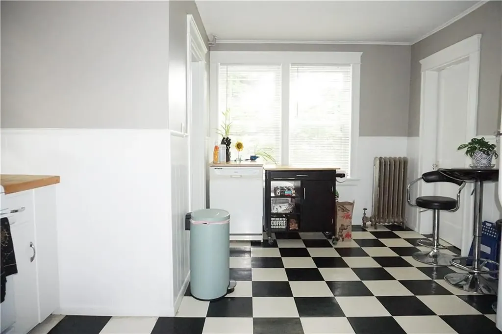 8 10 Glendale Avenue Providence RI 02906