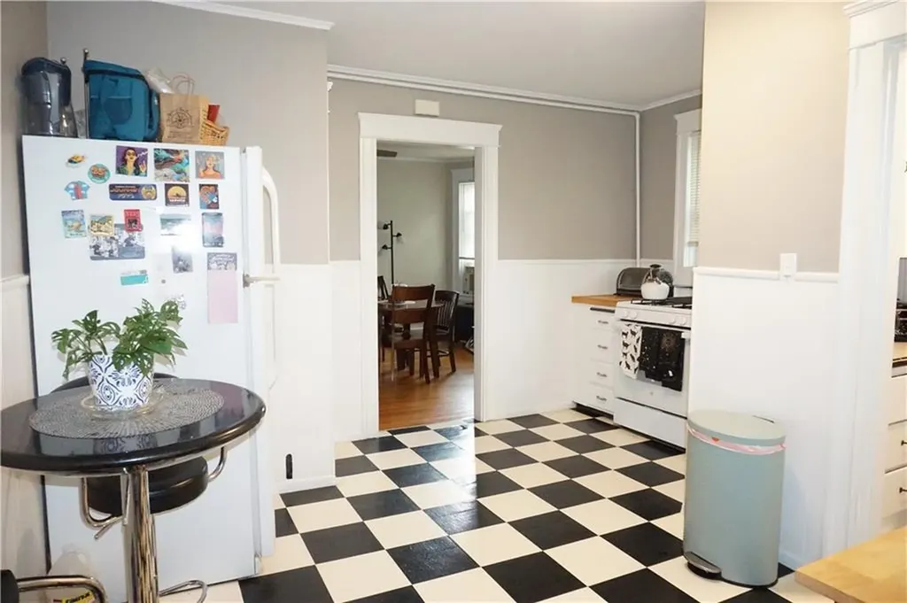 8 10 Glendale Avenue Providence RI 02906