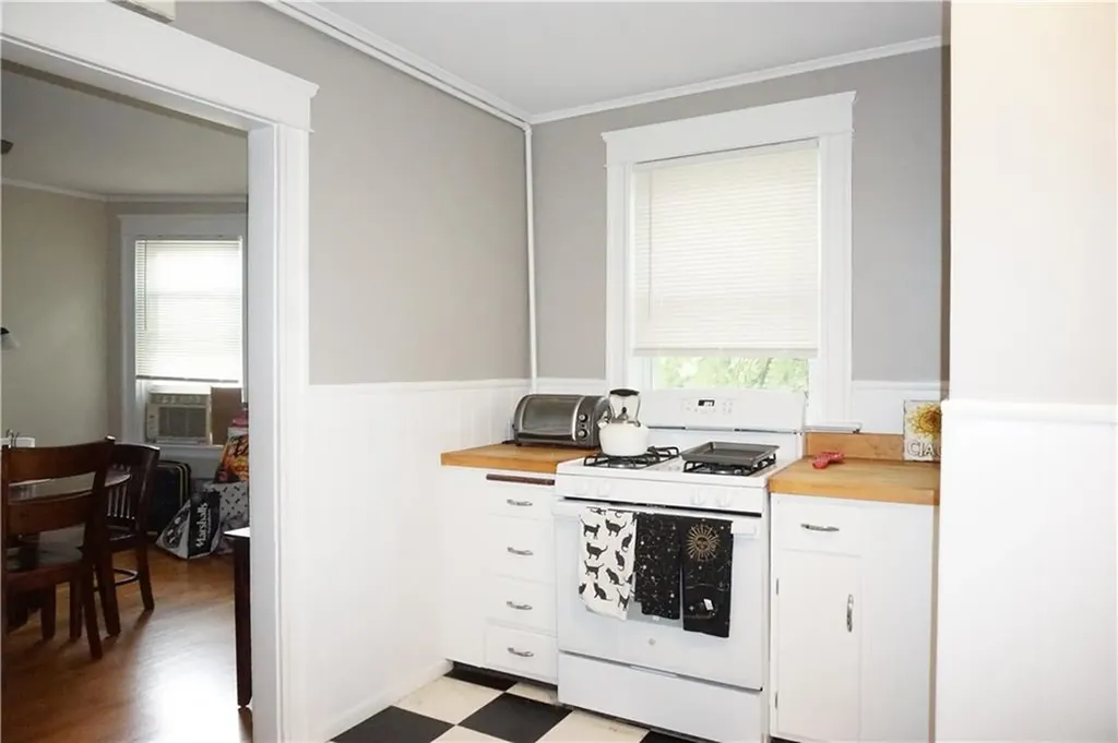8 10 Glendale Avenue Providence RI 02906