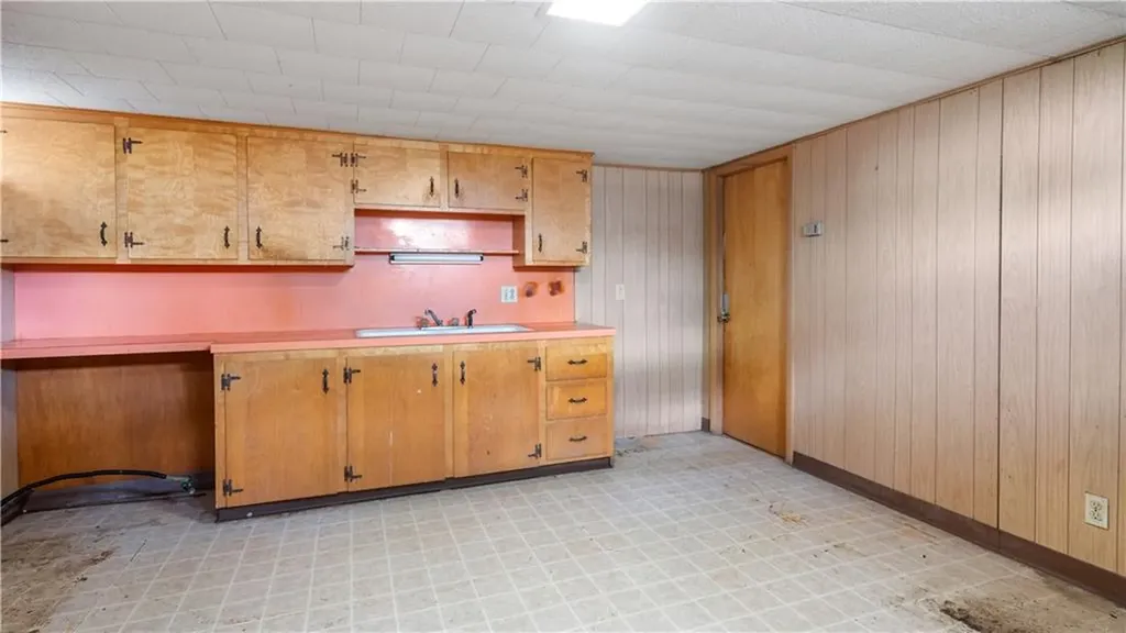 737 Admiral Street Providence RI 02908
