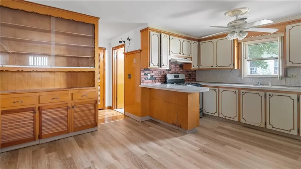 737 Admiral Street Providence RI 02908