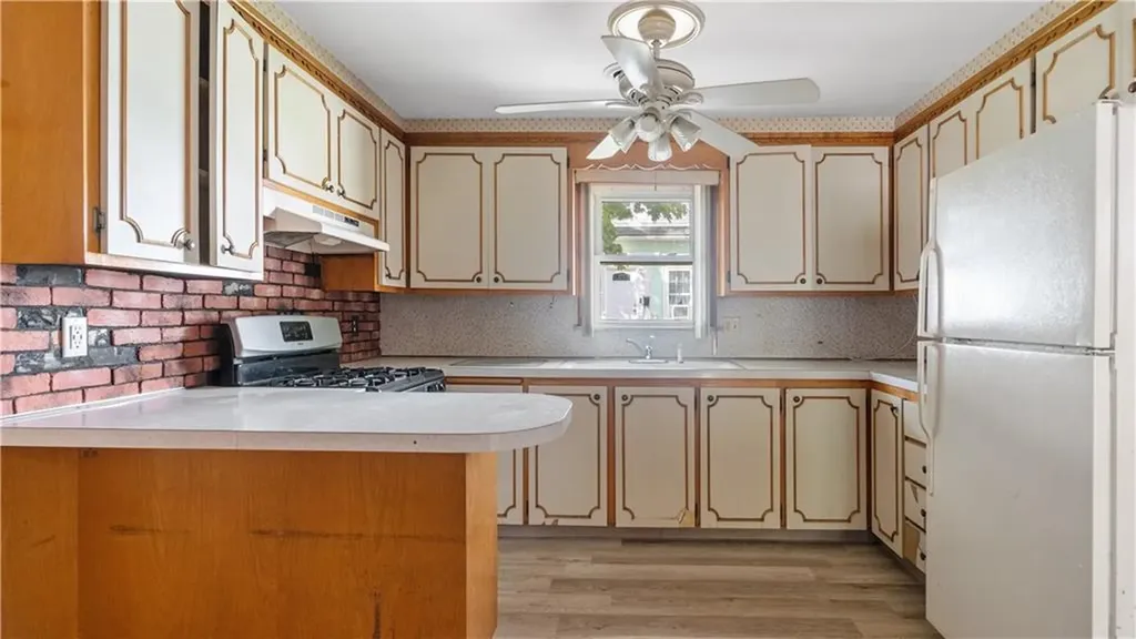 737 Admiral Street Providence RI 02908