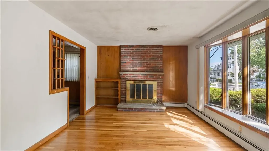 737 Admiral Street Providence RI 02908