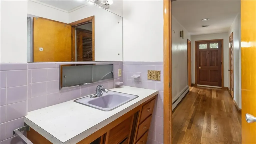 737 Admiral Street Providence RI 02908