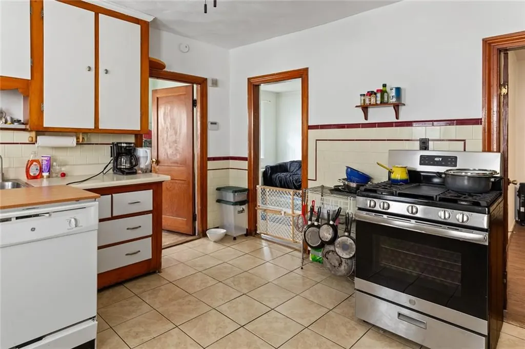 228 Farmington Avenue Cranston RI 02920
