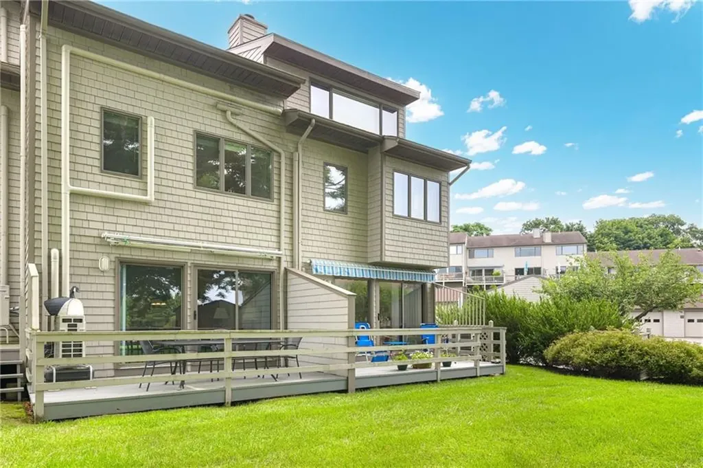 105 Windward Lane Bristol RI 02809