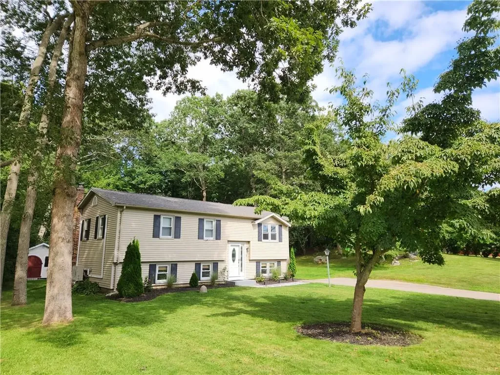 10 Robin Way Westerly RI 02891