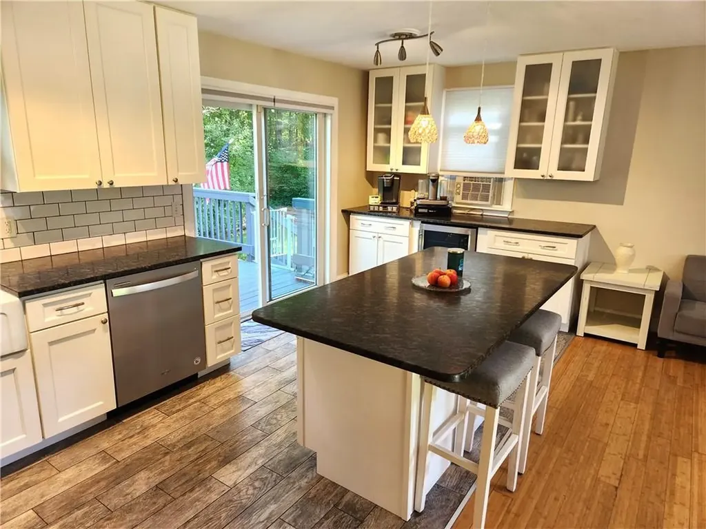 10 Robin Way Westerly RI 02891