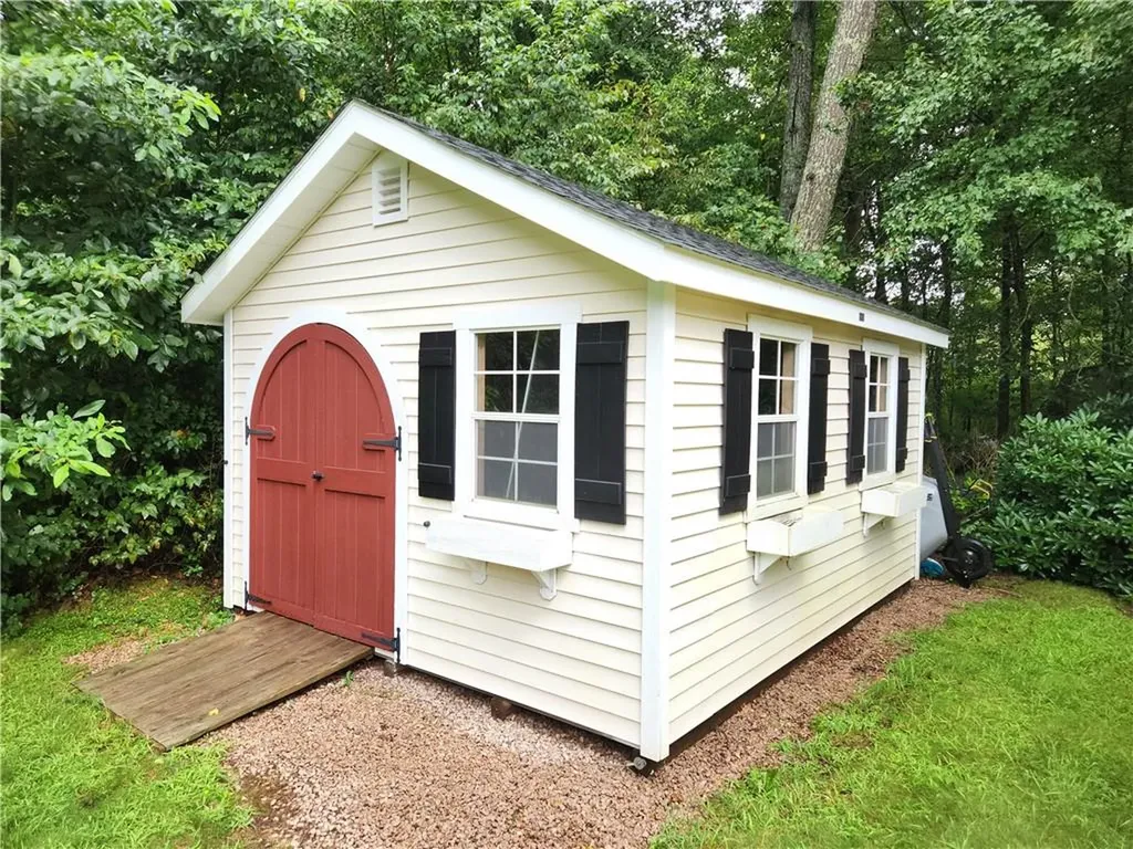 10 Robin Way Westerly RI 02891