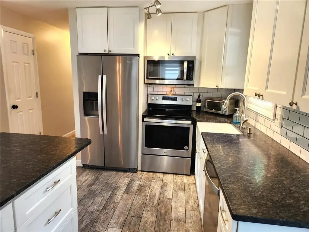 10 Robin Way Westerly RI 02891