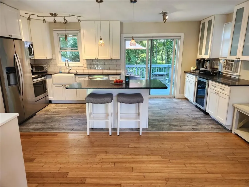 10 Robin Way Westerly RI 02891