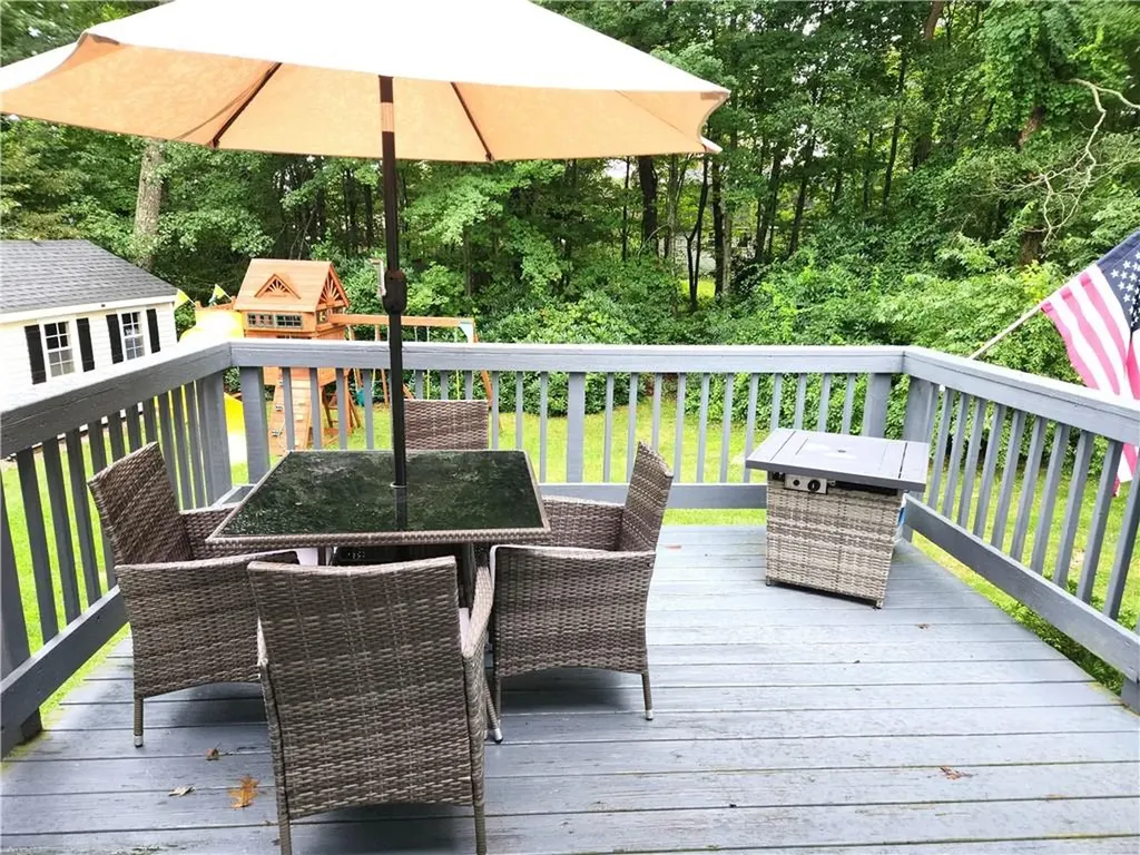 10 Robin Way Westerly RI 02891