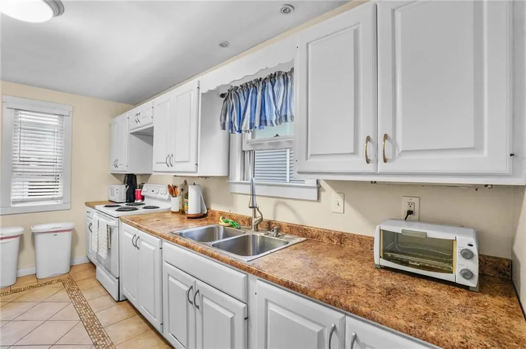 12 Hammond Street Newport RI 02840