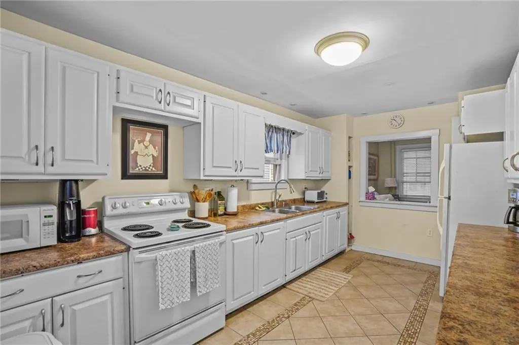 12 Hammond Street Newport RI 02840