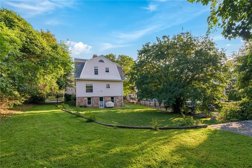 22 Park Avenue Westerly RI 02891