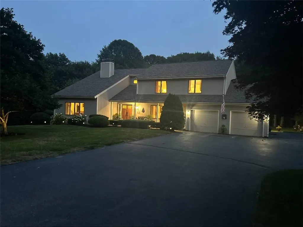 54 Kickemuit Avenue Bristol RI 02809