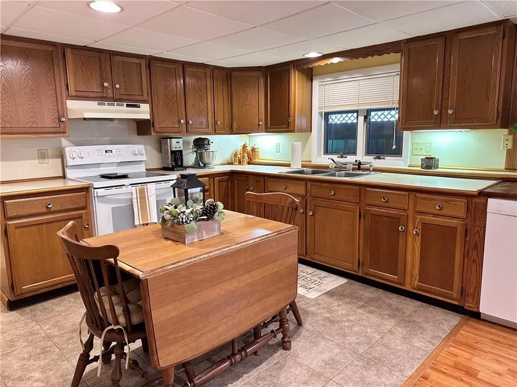 54 Kickemuit Avenue Bristol RI 02809