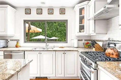 54 Kickemuit Avenue Bristol RI 02809