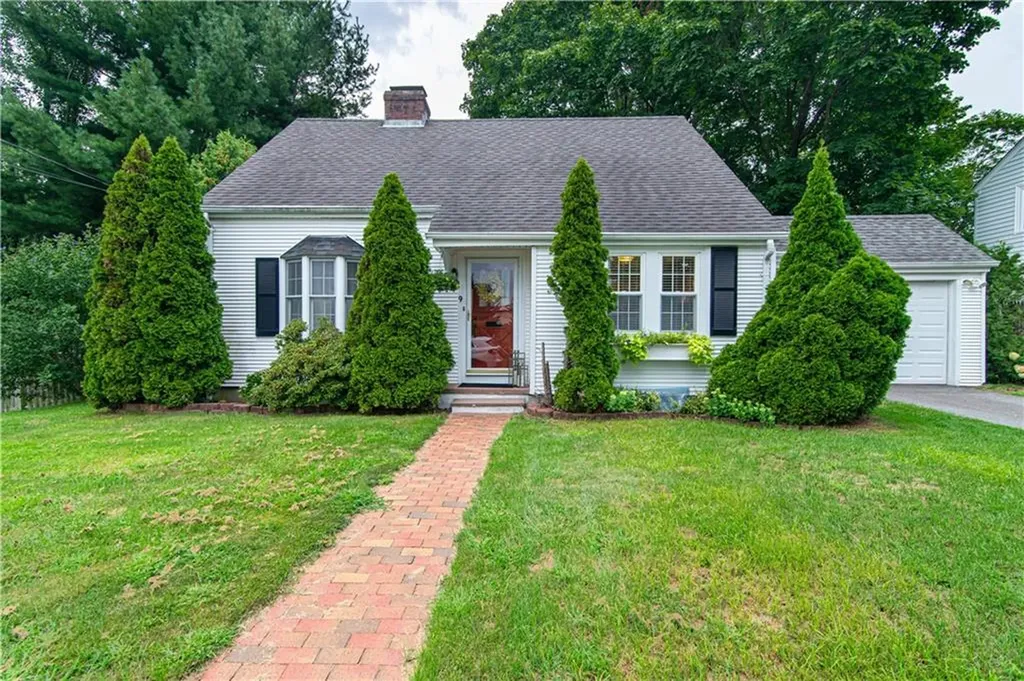 9 Harris Street East Providence RI 02915