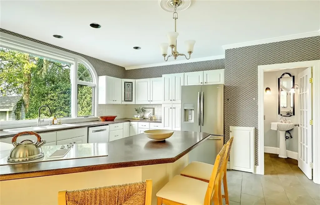 80 New Meadow Road Barrington RI 02806
