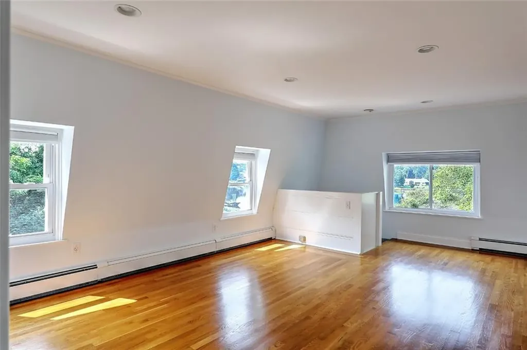 80 New Meadow Road Barrington RI 02806