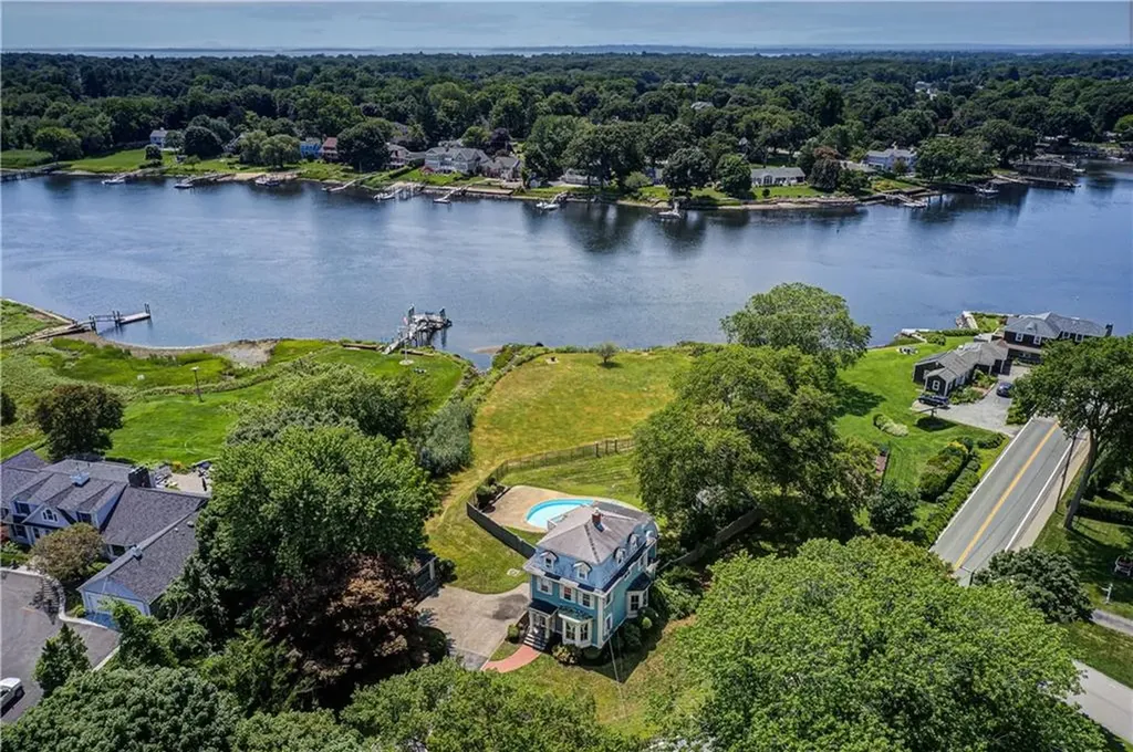 80 New Meadow Road Barrington RI 02806