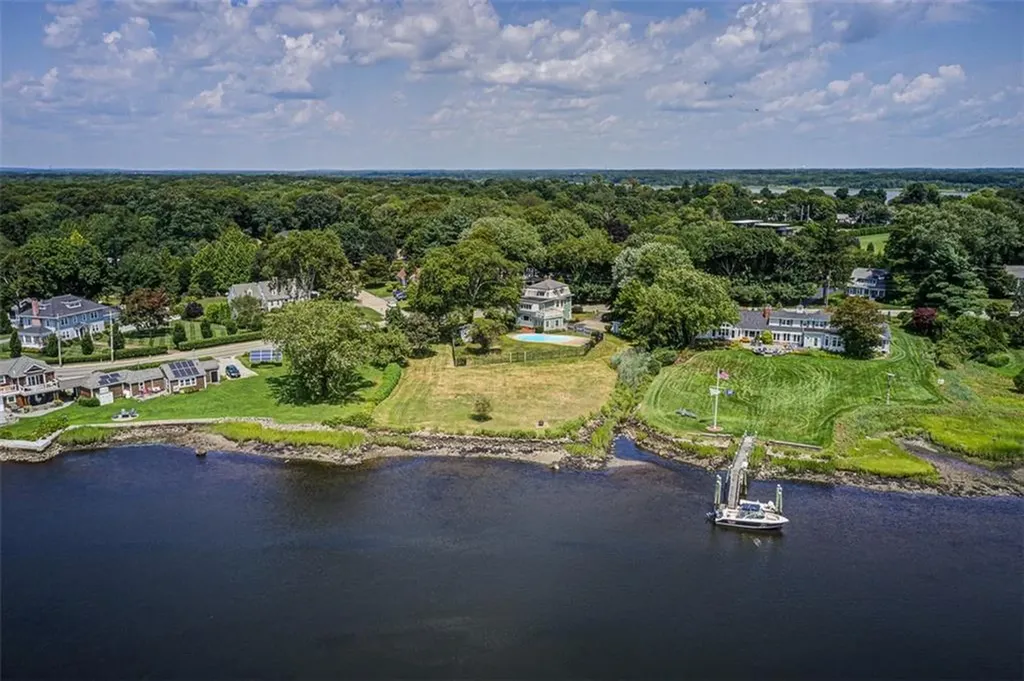 80 New Meadow Road Barrington RI 02806