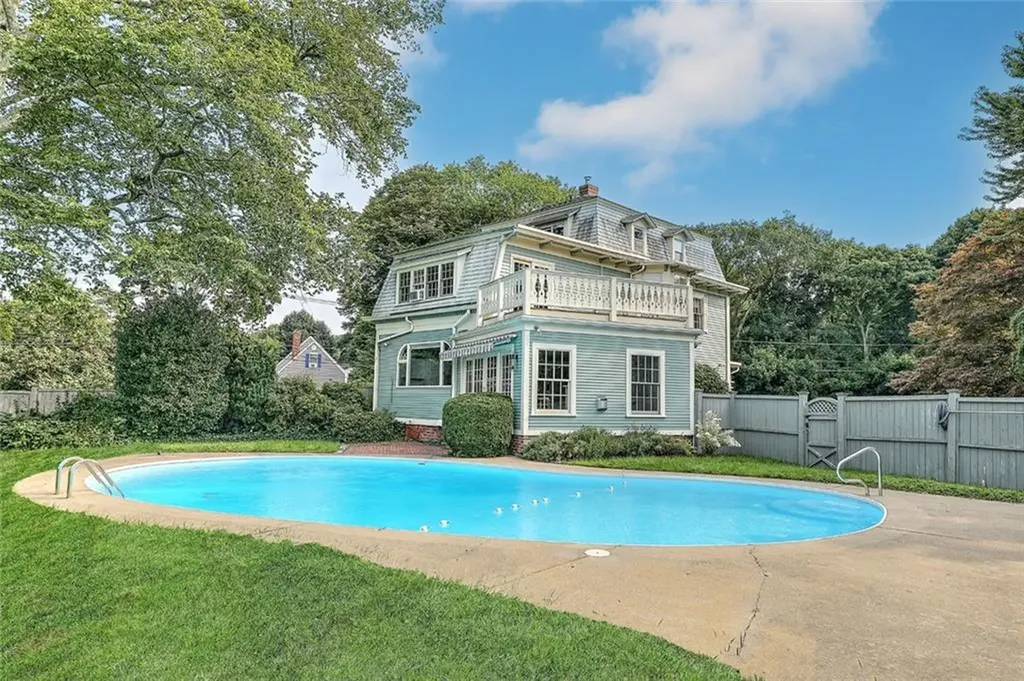 80 New Meadow Road Barrington RI 02806
