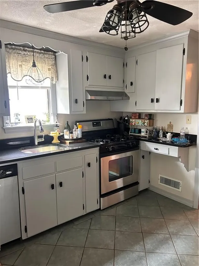 60 Oswald Street Pawtucket RI 02861