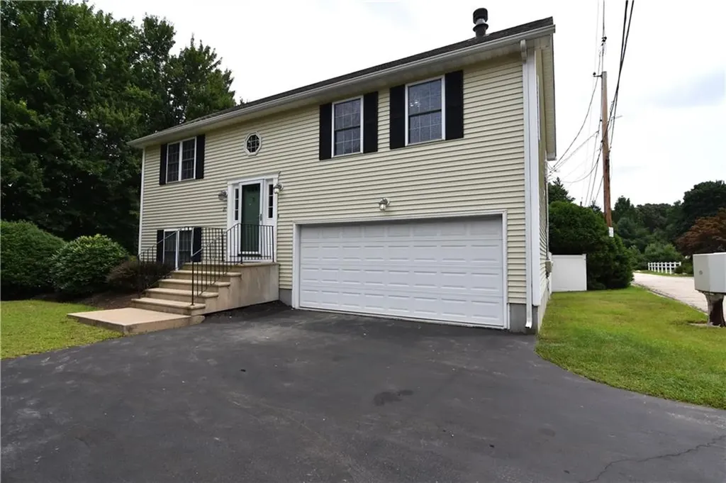 21 Breakneck Hill Road Lincoln RI 02865
