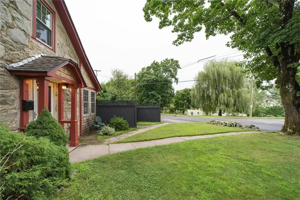 18 Stillwater Road Smithfield RI 02917