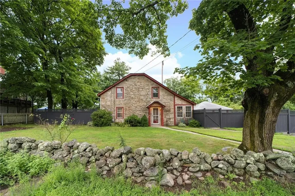 18 Stillwater Road Smithfield RI 02917