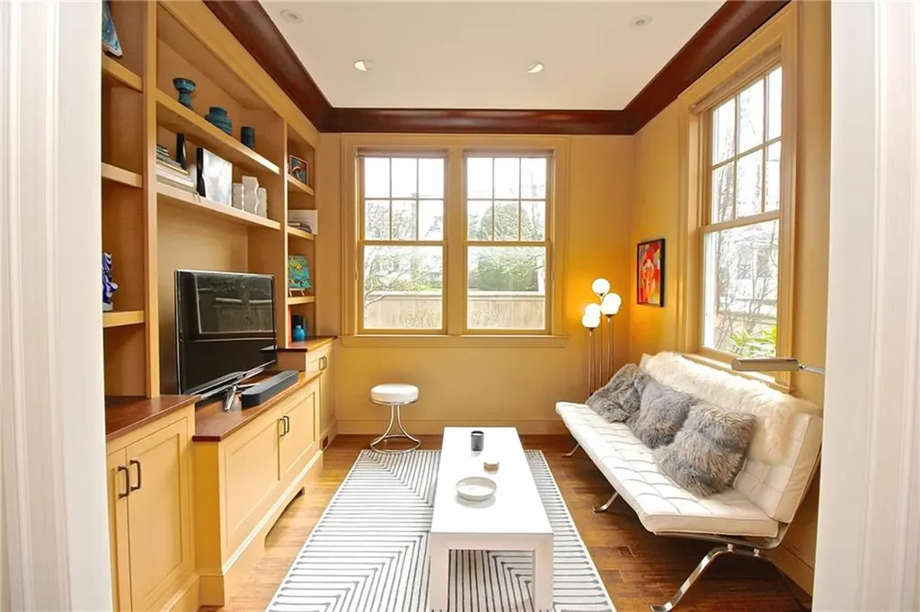 203 Coggeshall Avenue Newport RI 02840