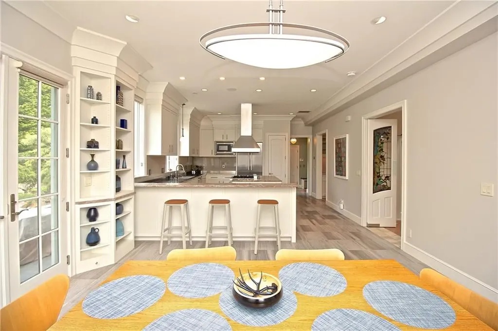 203 Coggeshall Avenue Newport RI 02840