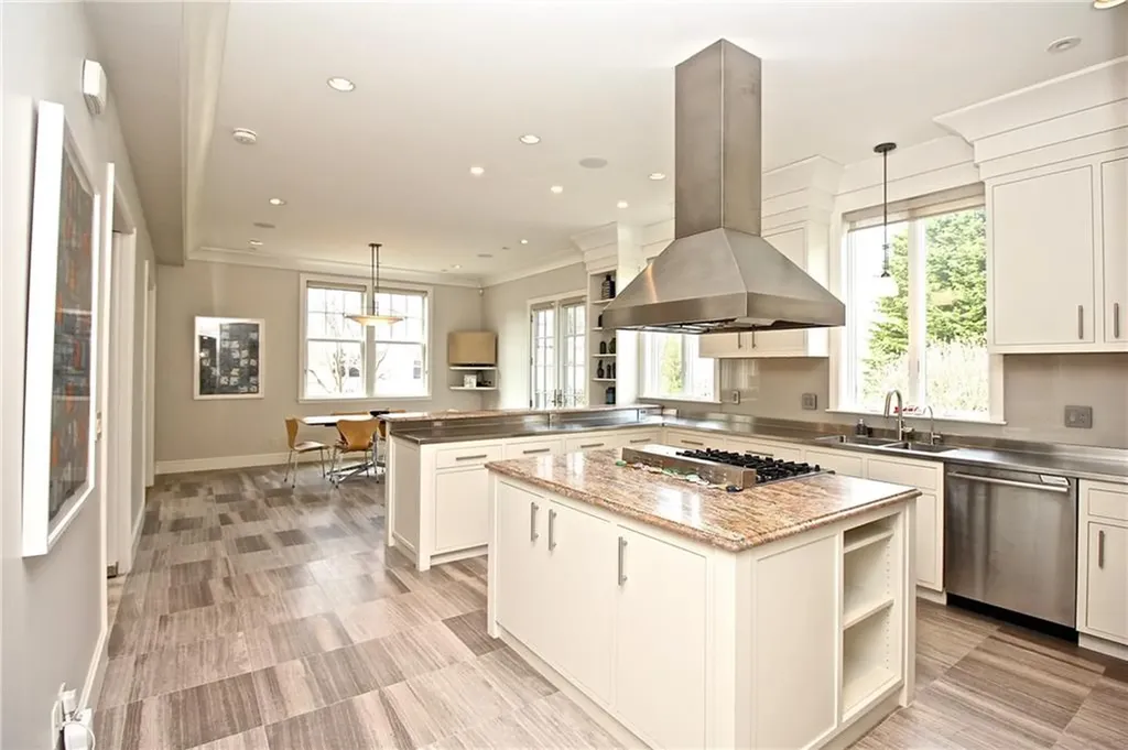 203 Coggeshall Avenue Newport RI 02840