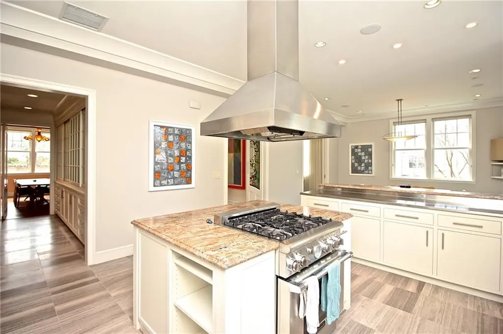 203 Coggeshall Avenue Newport RI 02840