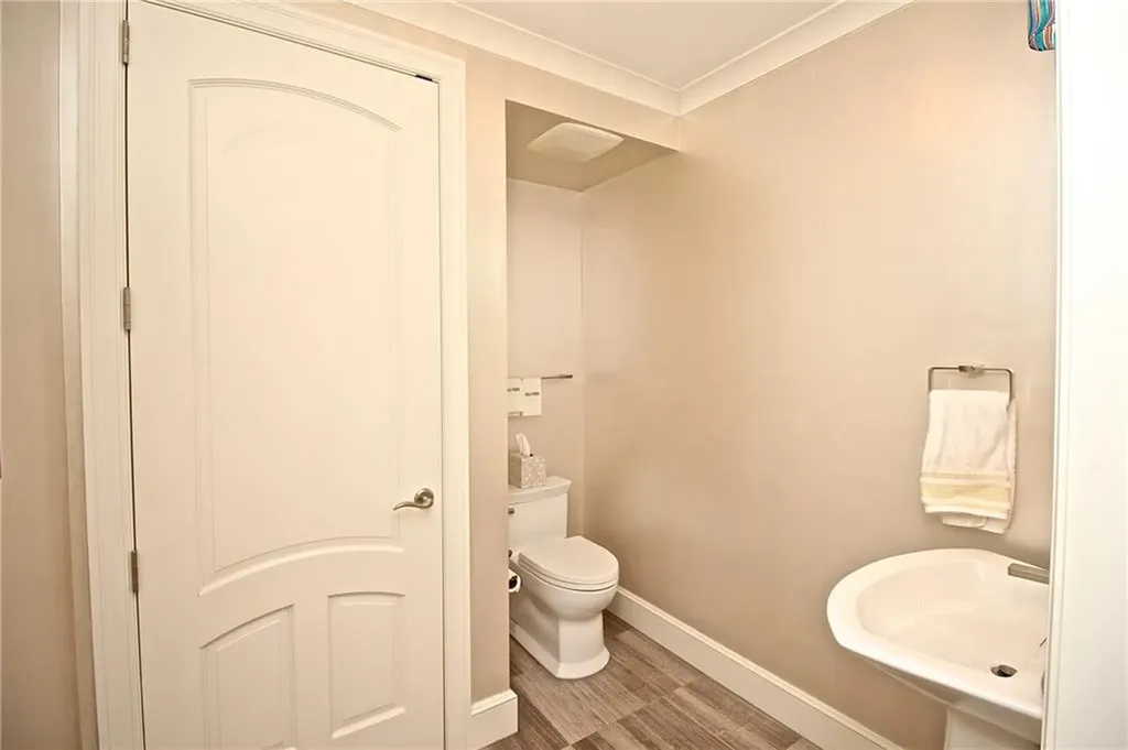 203 Coggeshall Avenue Newport RI 02840