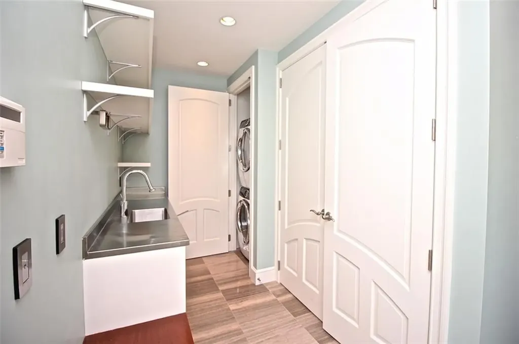 203 Coggeshall Avenue Newport RI 02840