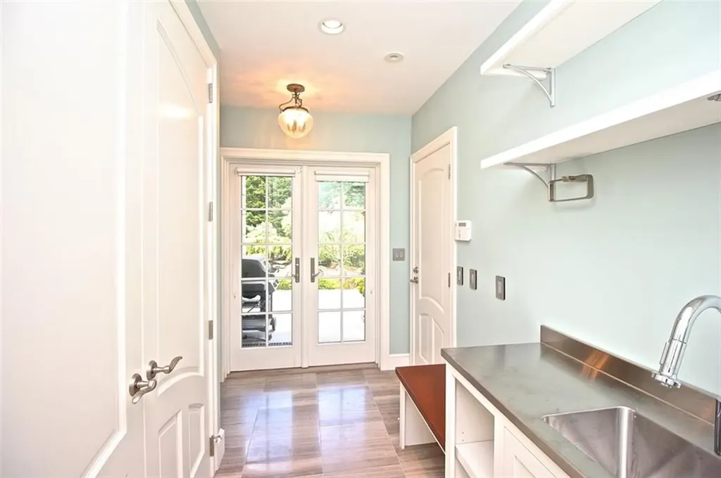 203 Coggeshall Avenue Newport RI 02840