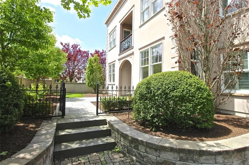 203 Coggeshall Avenue Newport RI 02840