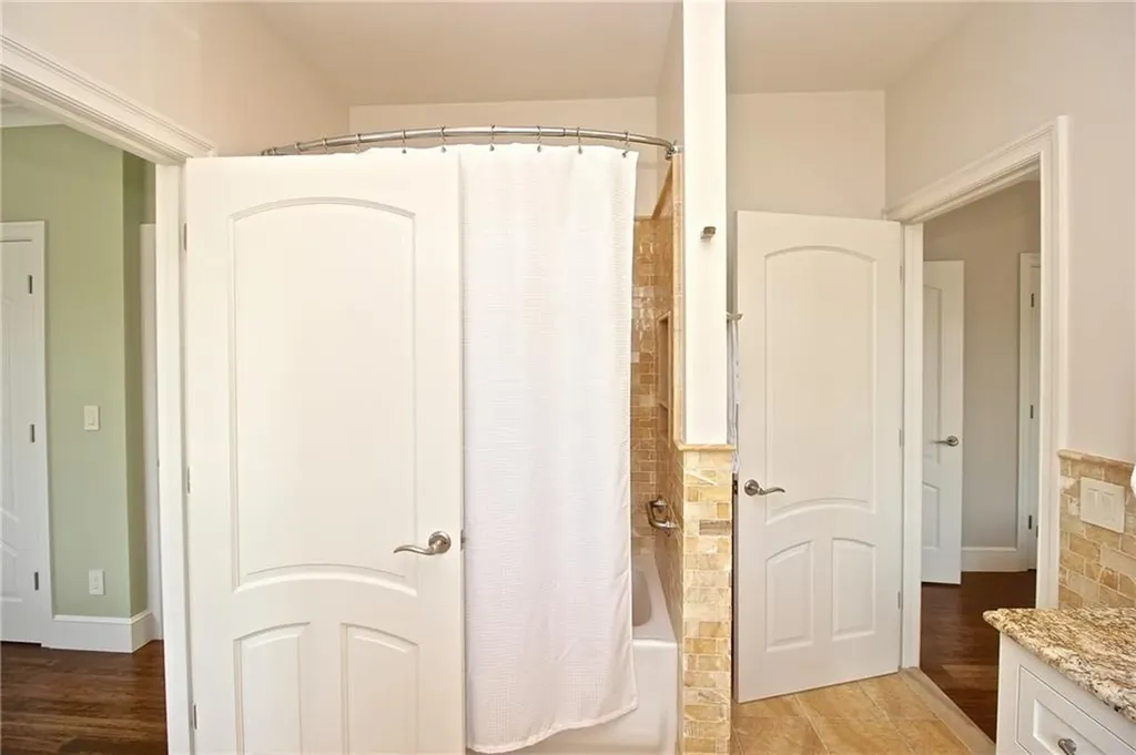 203 Coggeshall Avenue Newport RI 02840