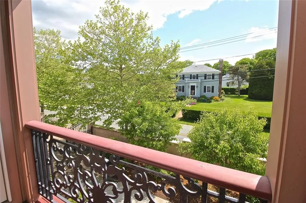 203 Coggeshall Avenue Newport RI 02840