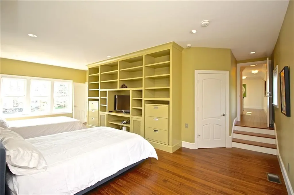 203 Coggeshall Avenue Newport RI 02840
