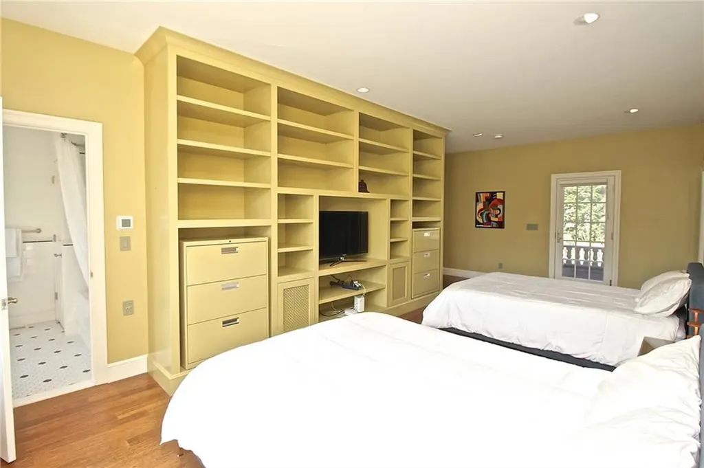 203 Coggeshall Avenue Newport RI 02840