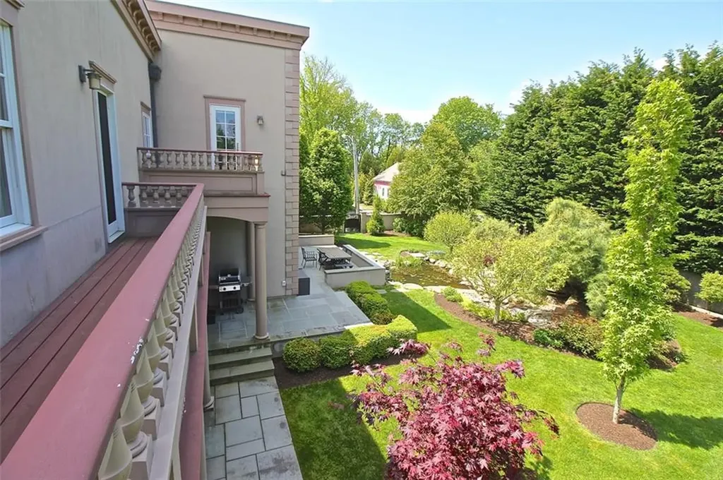 203 Coggeshall Avenue Newport RI 02840