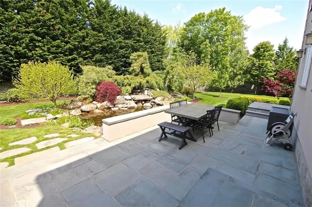 203 Coggeshall Avenue Newport RI 02840