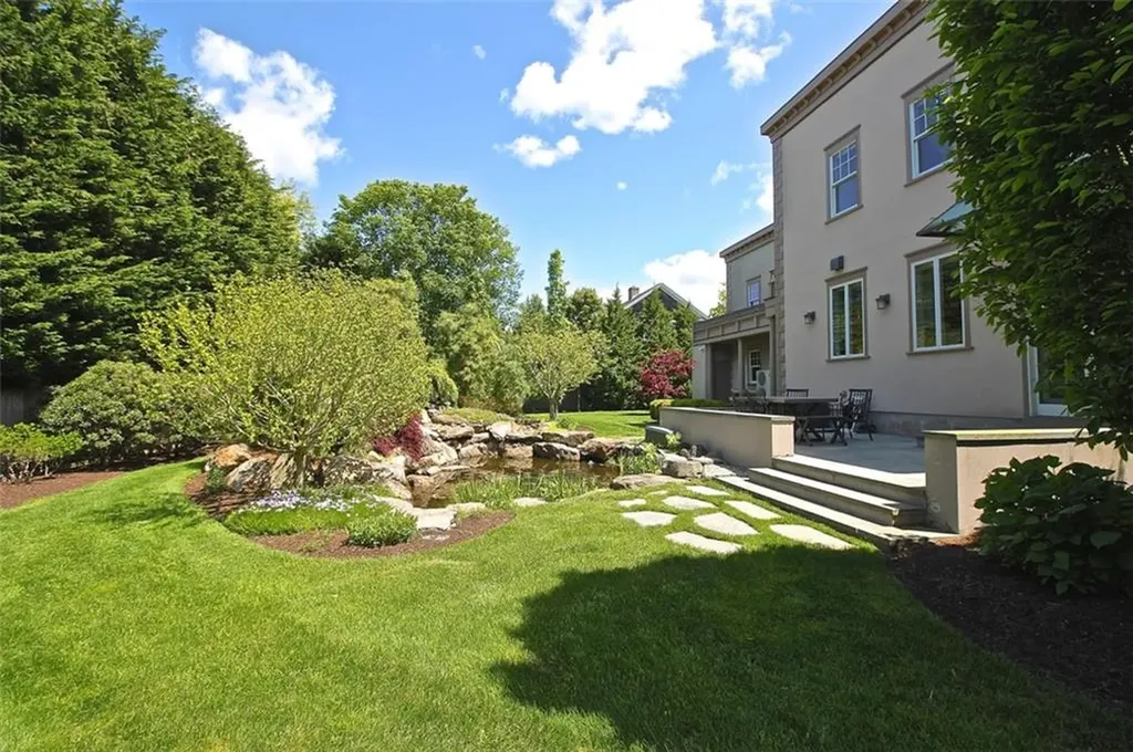 203 Coggeshall Avenue Newport RI 02840