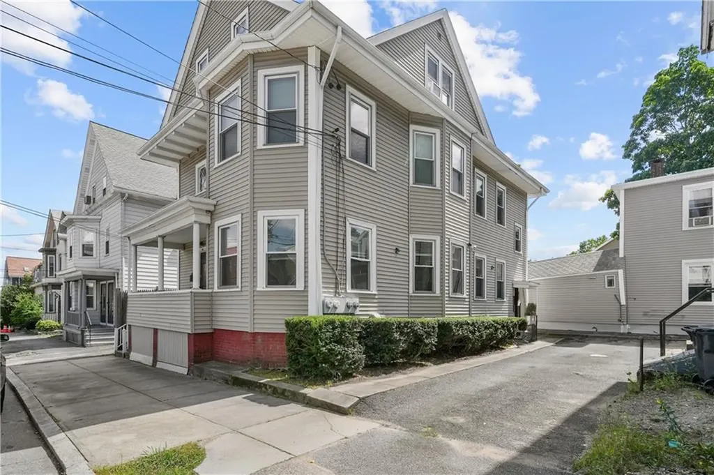 87 East Manning Street Providence RI 02906