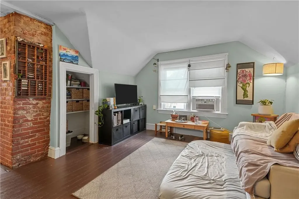 87 East Manning Street Providence RI 02906
